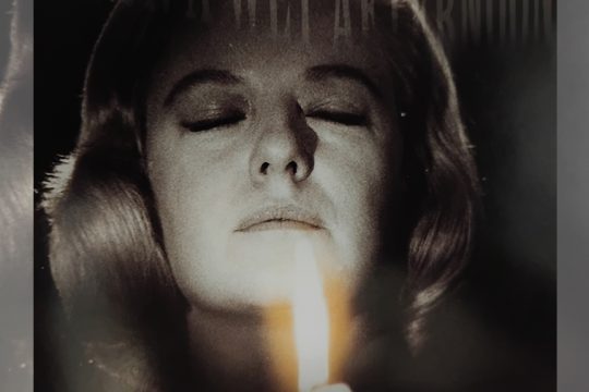 seance on a Wet Afternoon